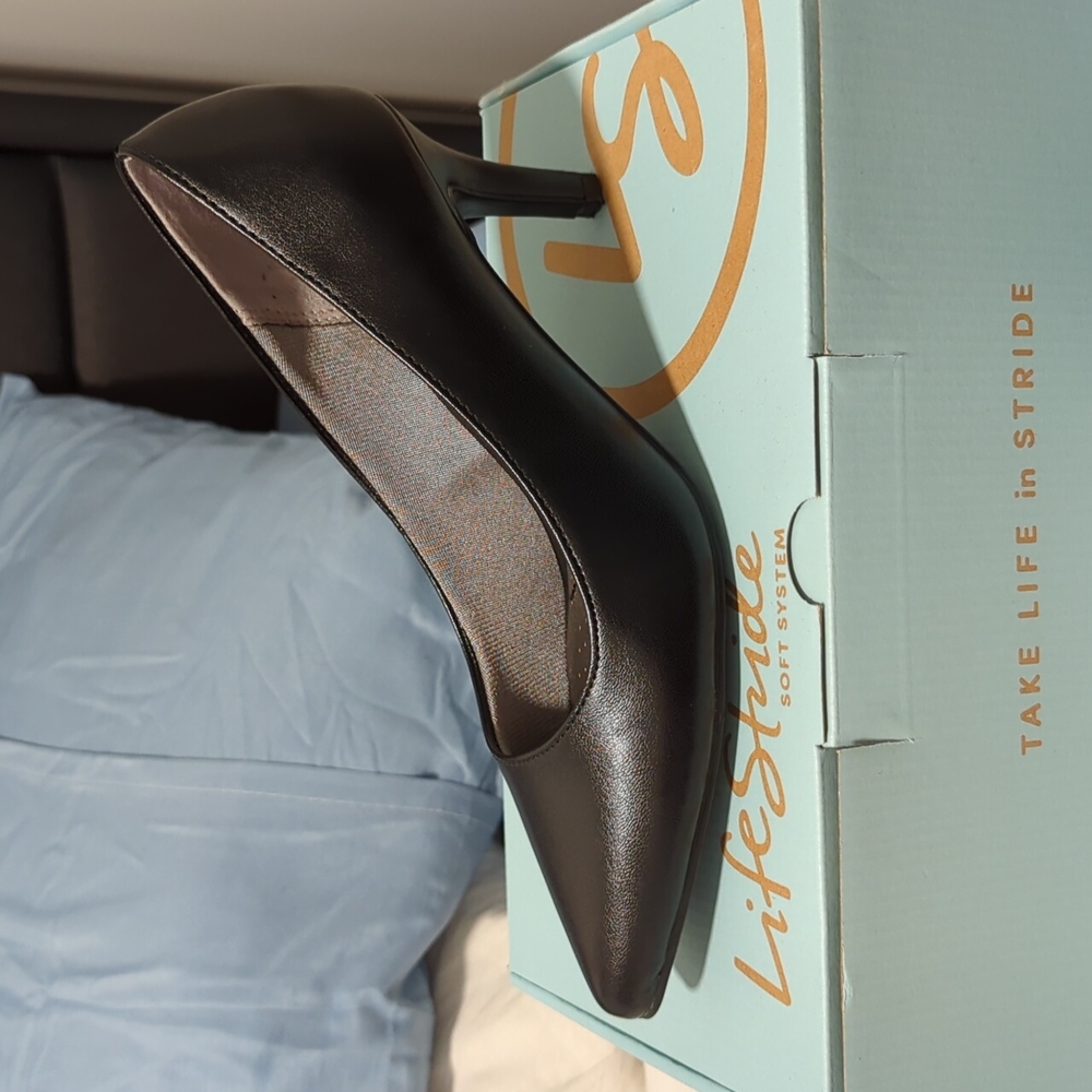 Lifestride black kitten heels